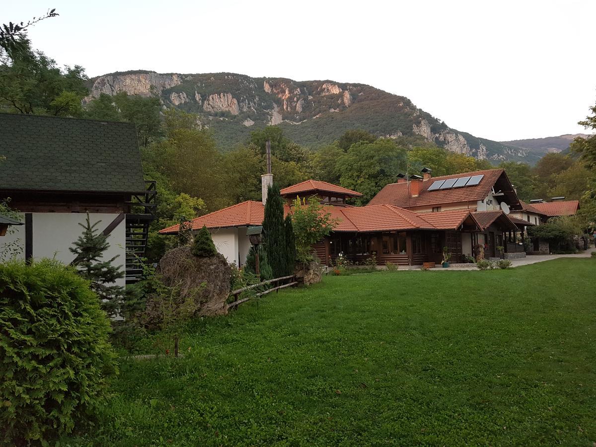 Vodopad Lisine Bed & Breakfast Strmosten Exterior photo